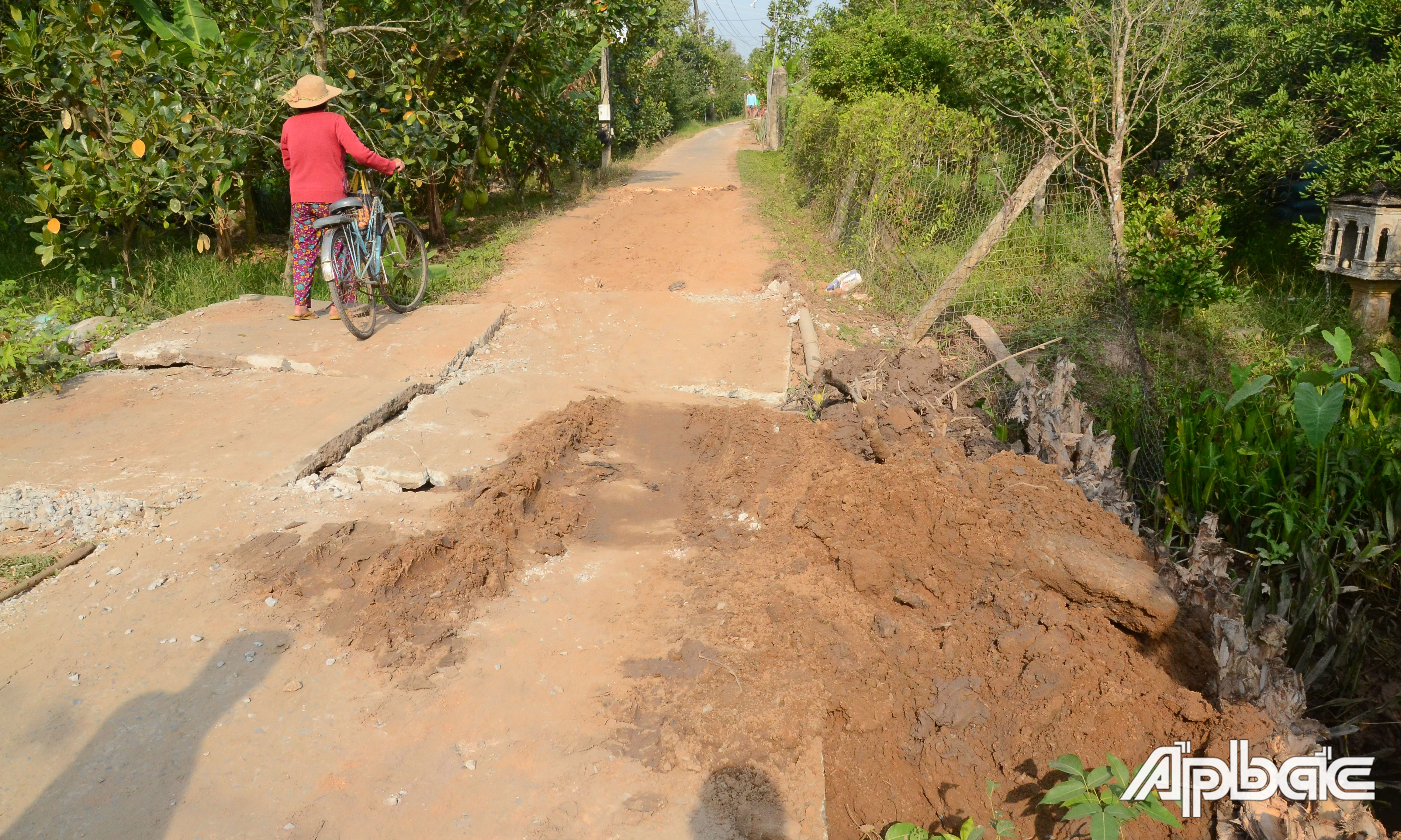 Doanh nghiệp cung cấp nước sinh hoạt phản ánh nhà thầu thi công lấp đường ống dẫn nước mà không thông báo.