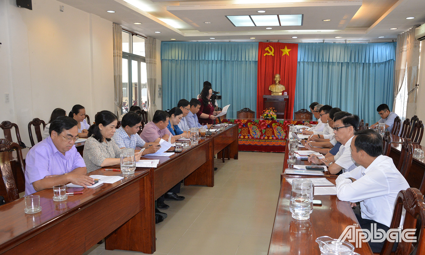 Đoàn giám sát làm việc với HTX Giao thông Vận tải Gò Công Tây