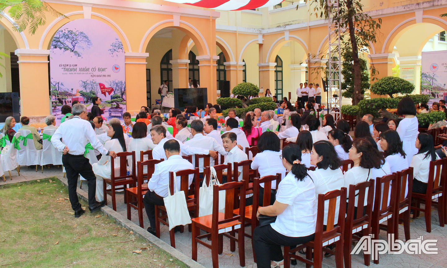 Quang cảnh buổi họp mặt.