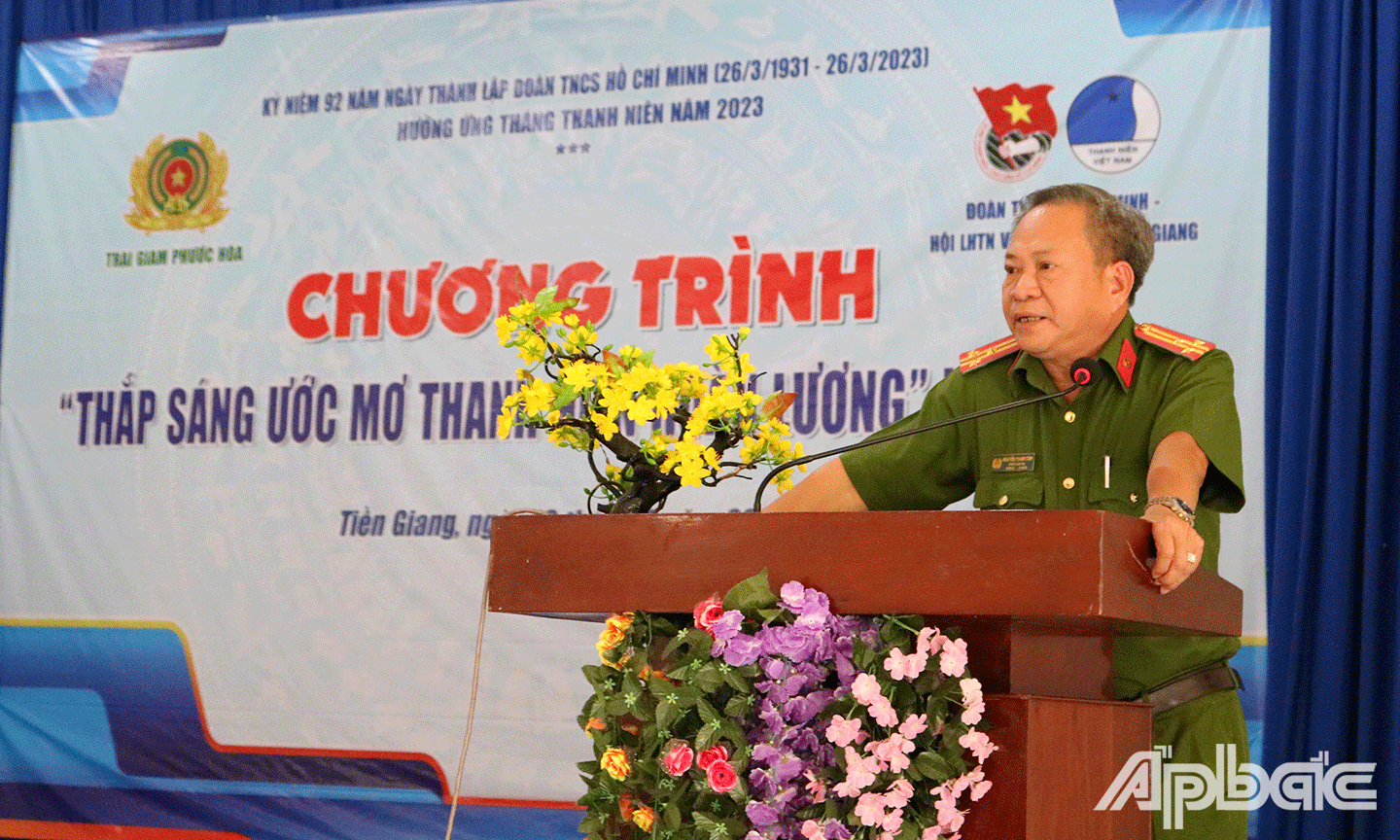 Thượng tá Nguyễn Thanh Tâm Phó Giám thị Trại giam Phước Hòa phát biểu trong chương trình