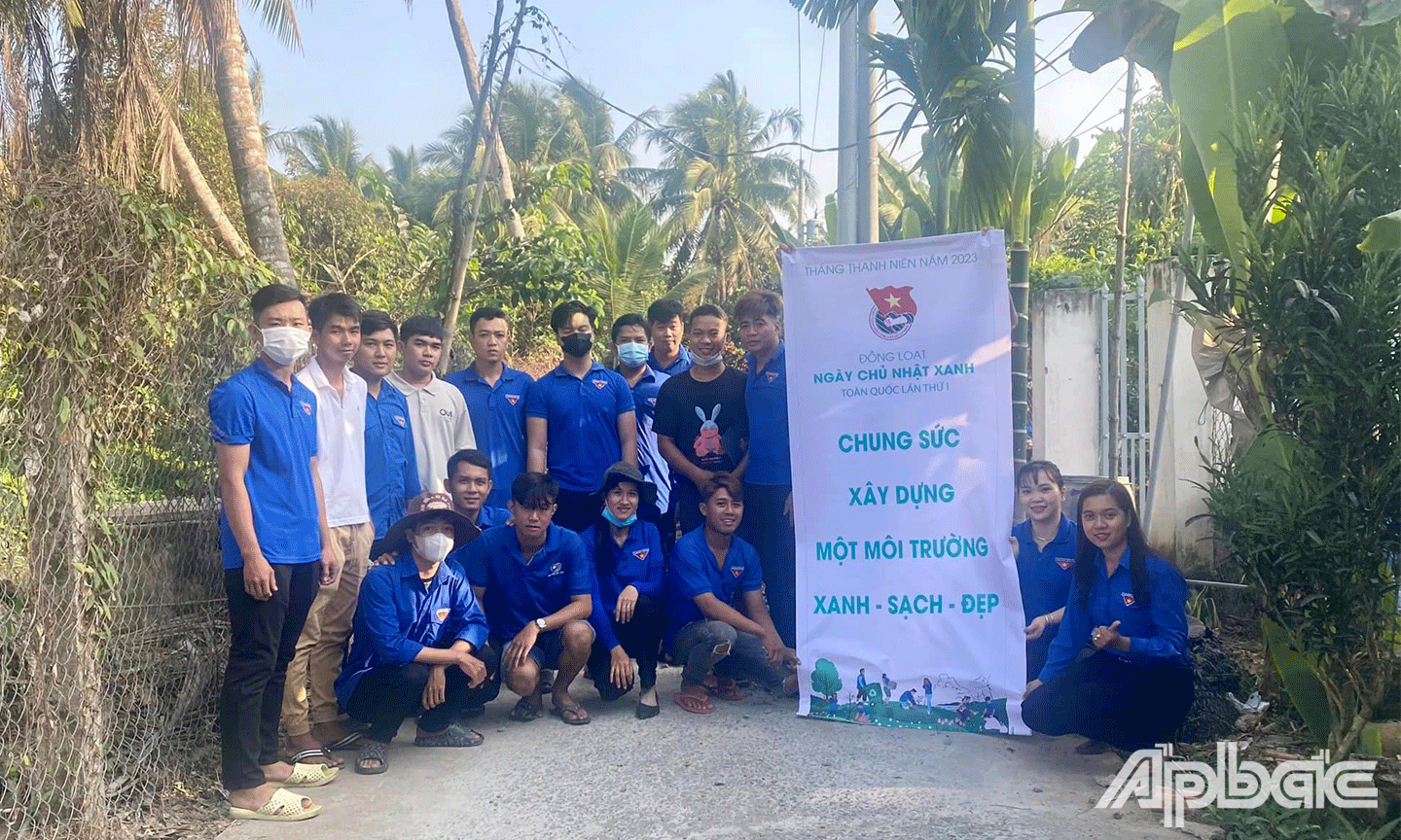Huyện Đoàn đã ra quân sửa chữa trên 300m đường giao thông nông thôn tại tuyến đường số 1, ấp 1 xã Phú An, với tổng kinh phí thực hiện trên 5 triệu đồng, với sự tham gia của trên 20 đoàn viên, thanh niên và Nhân dân