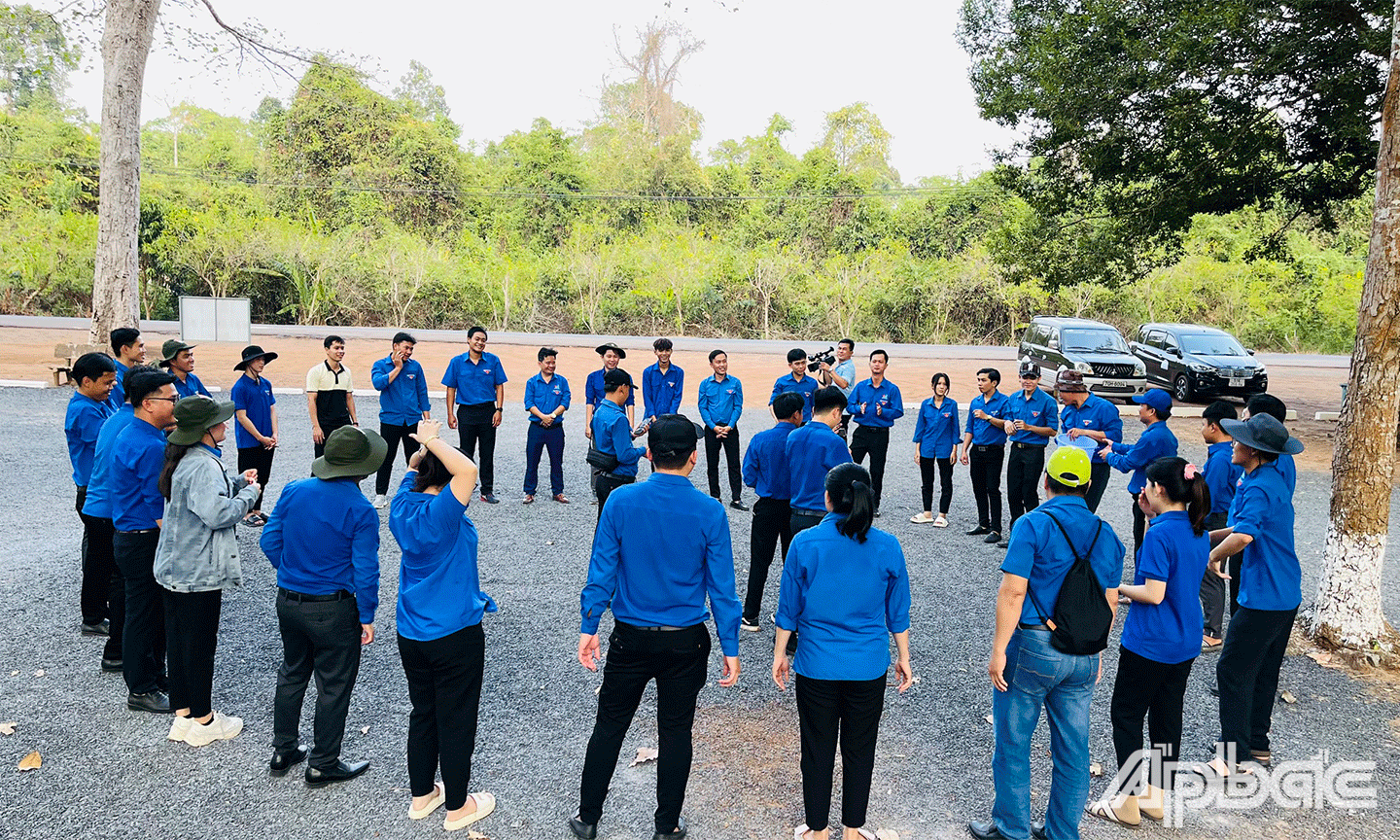 Đoàn viên thanh niên 2 tỉnh Tây Ninh và Tiền Giang cùng tham gia các trò chơi