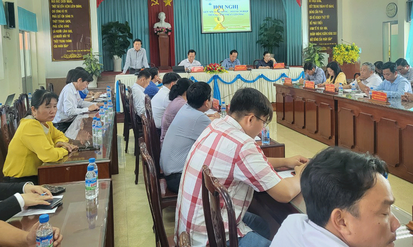 Quang cảnh hội nghị.