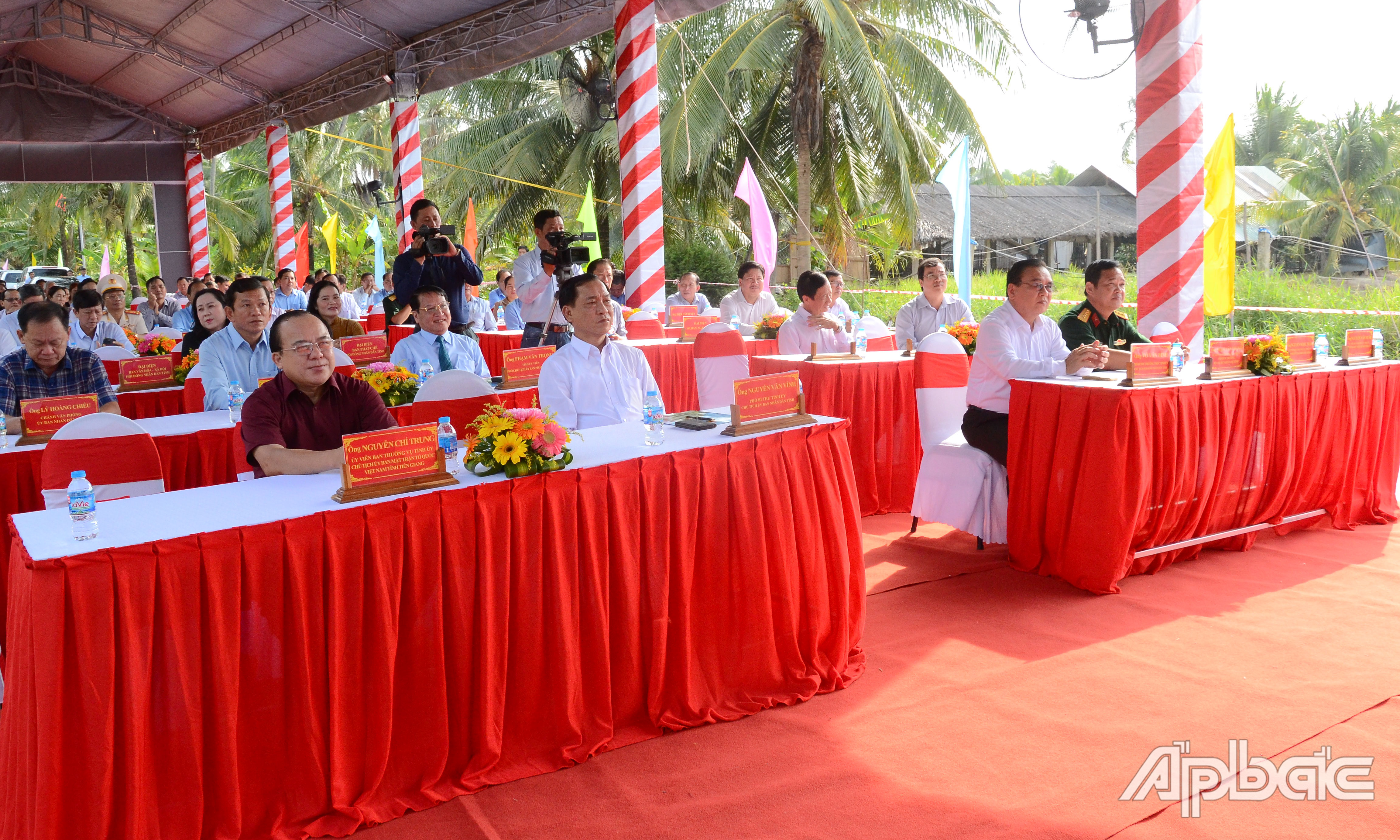 Các đại biểu dự Lễ khởi công.