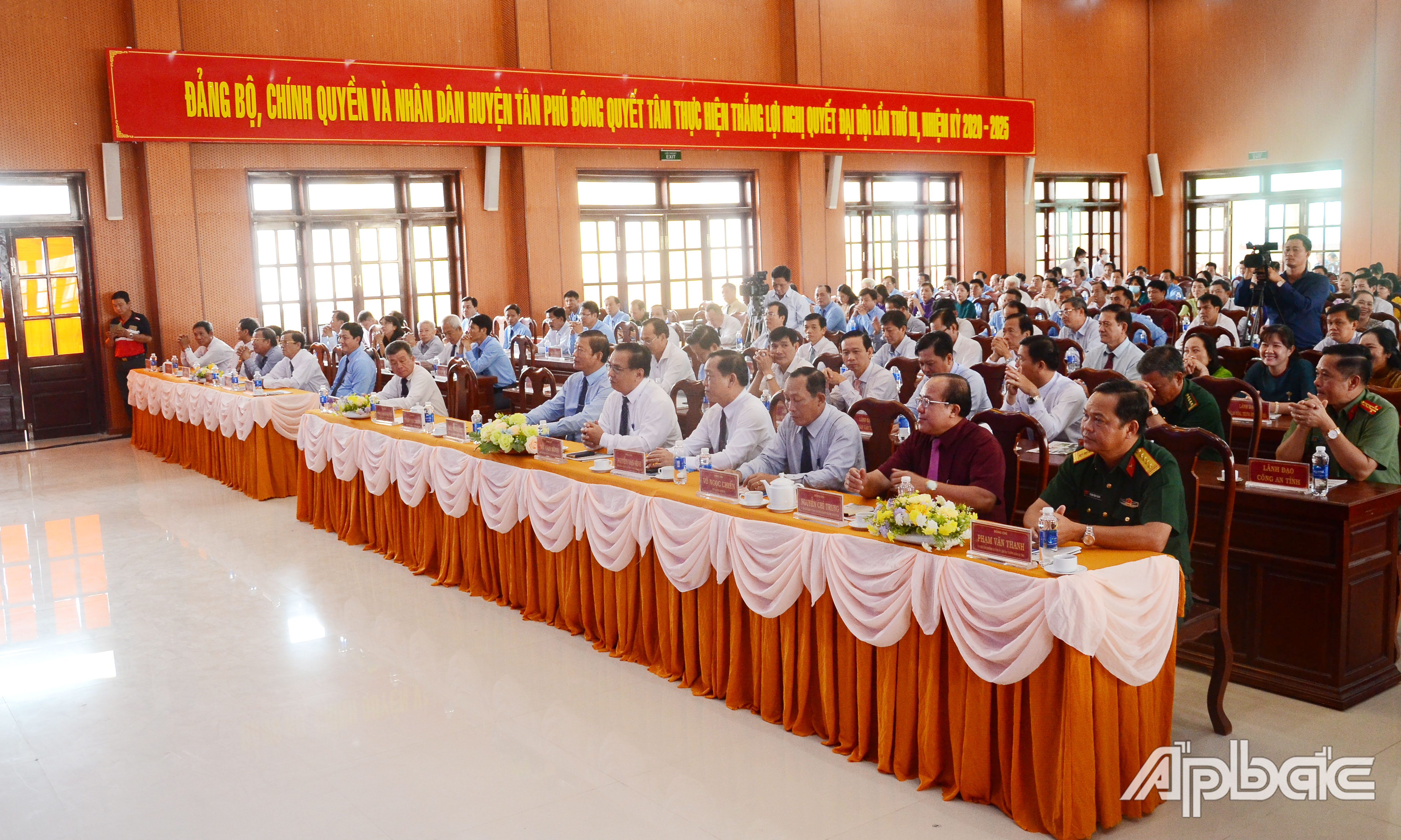 Quang cảnh buổi họp mặt.