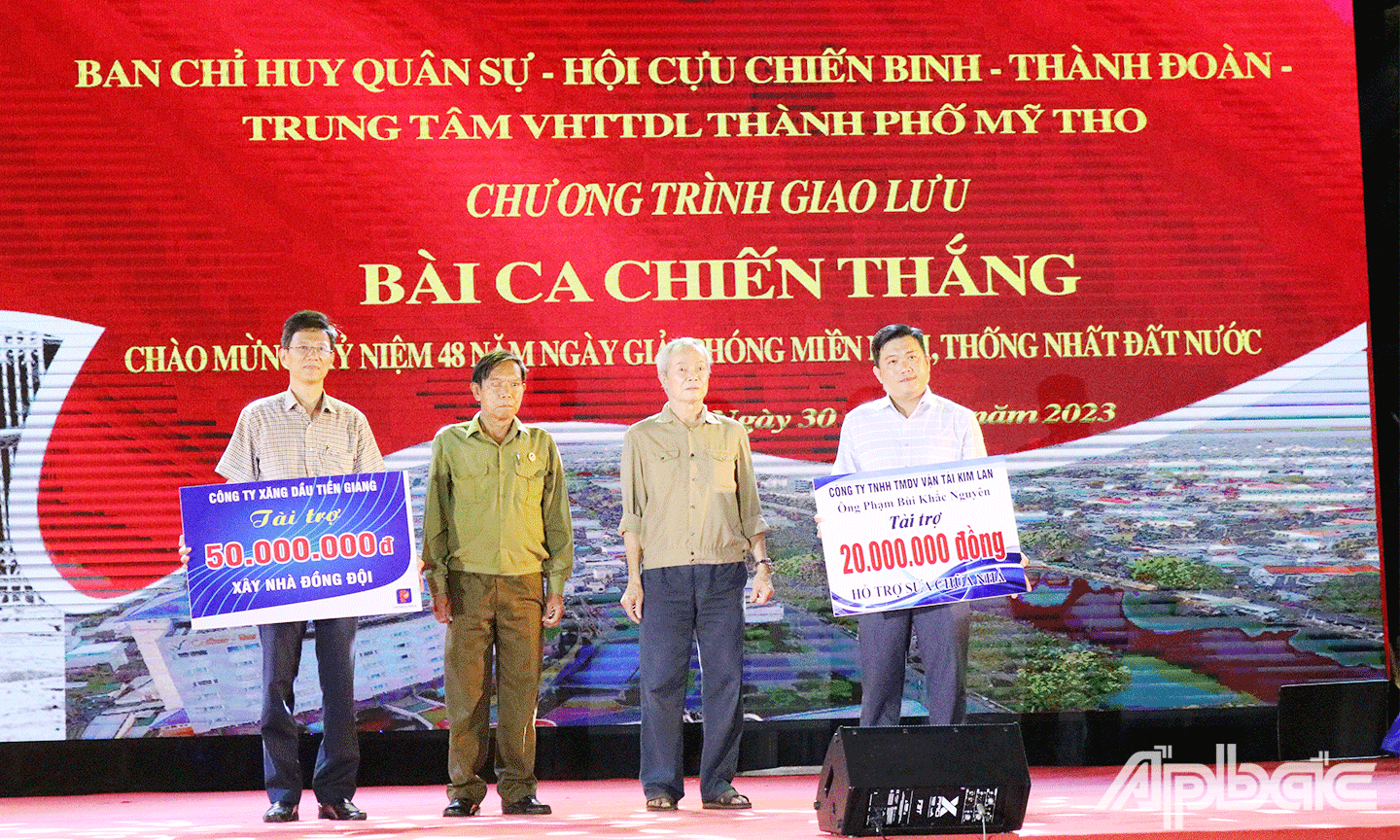 đốc Công ty xăng dầu Tiền Giang và công ty trách nhiệm hữu hạn thương mại dịch vụ vận tải Kim Lan