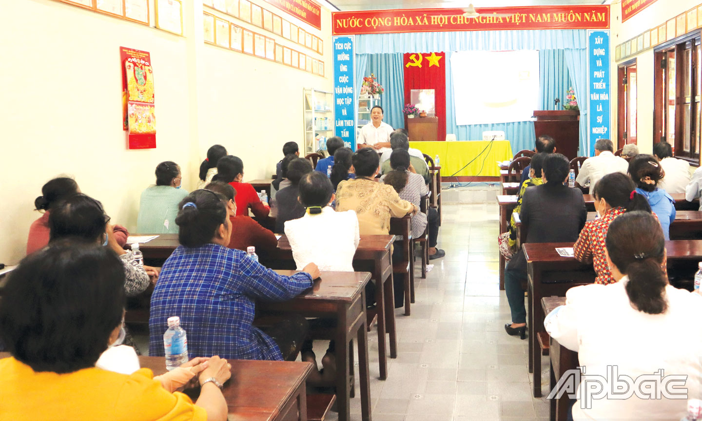 Hội nghị tuyên truyền, đối thoại chính sách BHXH tự nguyện, BHYT hộ gia đình cho người dân xã Trung An, TP. Mỹ Tho. 