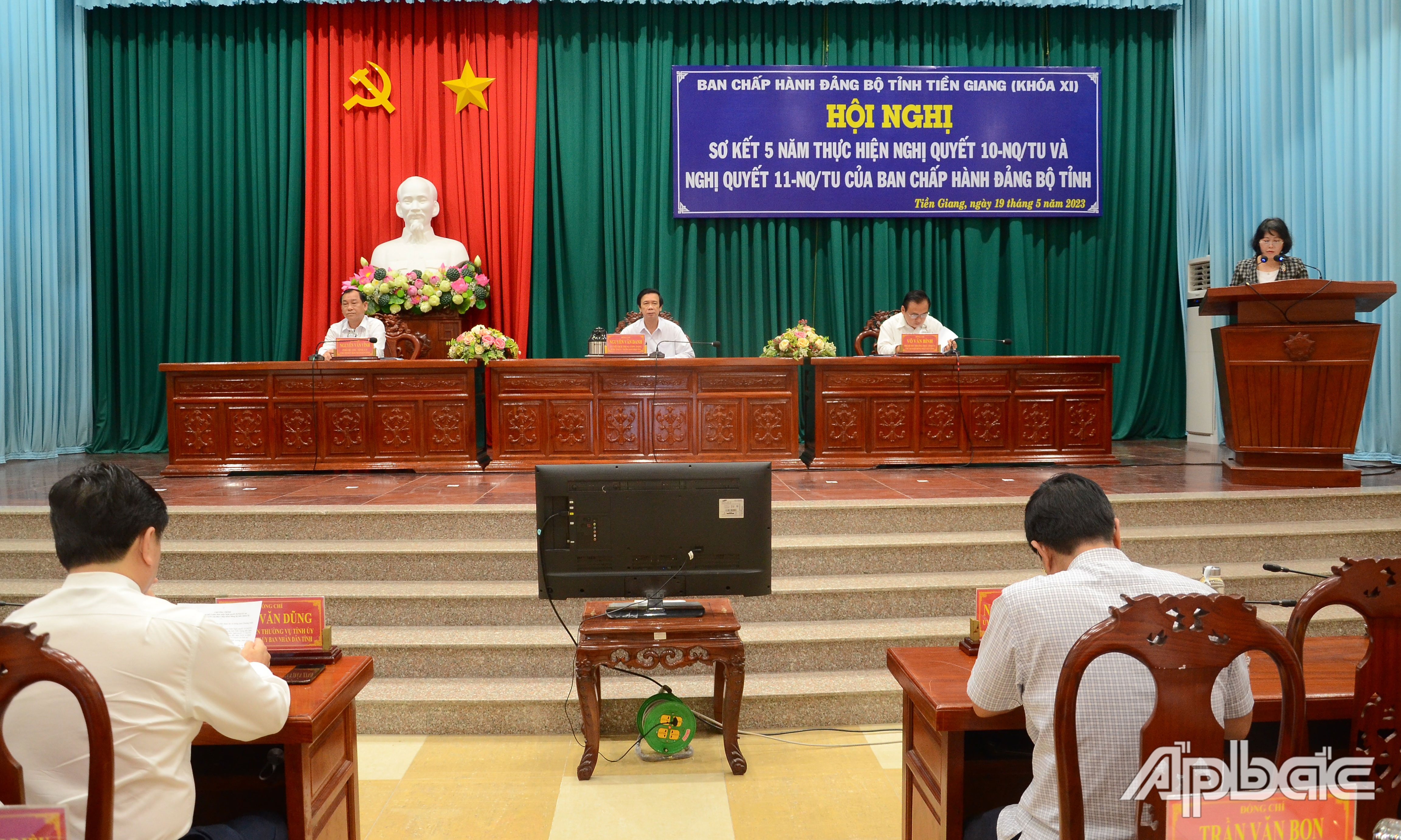 Các đồng chí chủ trì hội nghị.