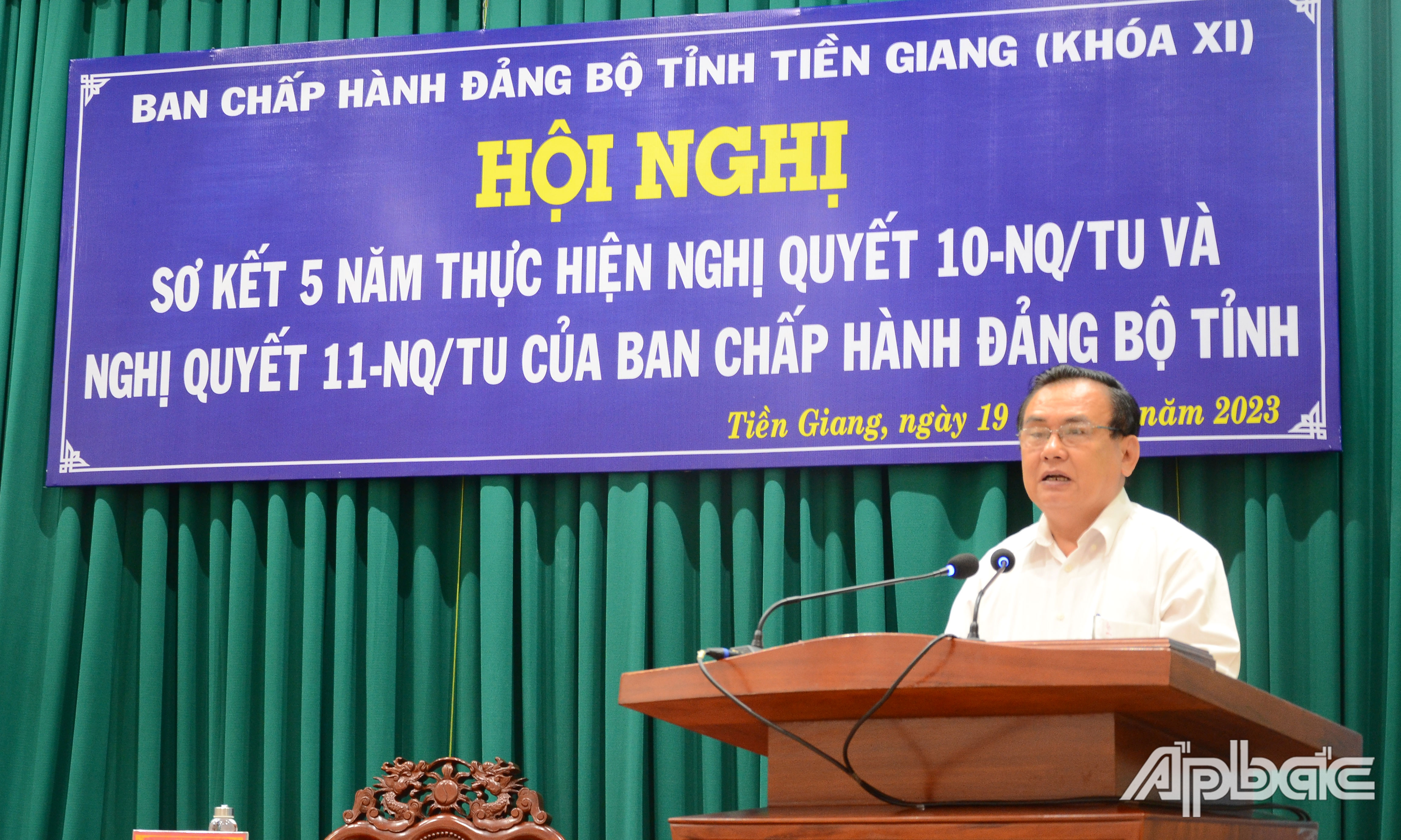 Đồng chí Võ Văn Bình phát biểu tại hội nghị.