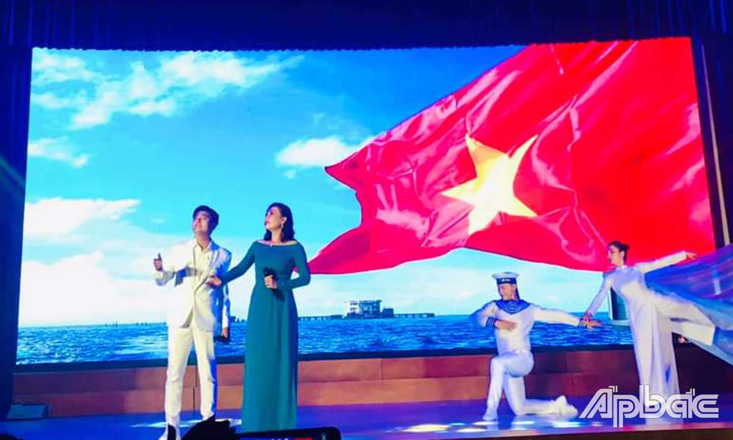  Tiết mục Cánh chim biển, trình bày: Phát Đạt – Hà Thanh đạt Huy chương bạc