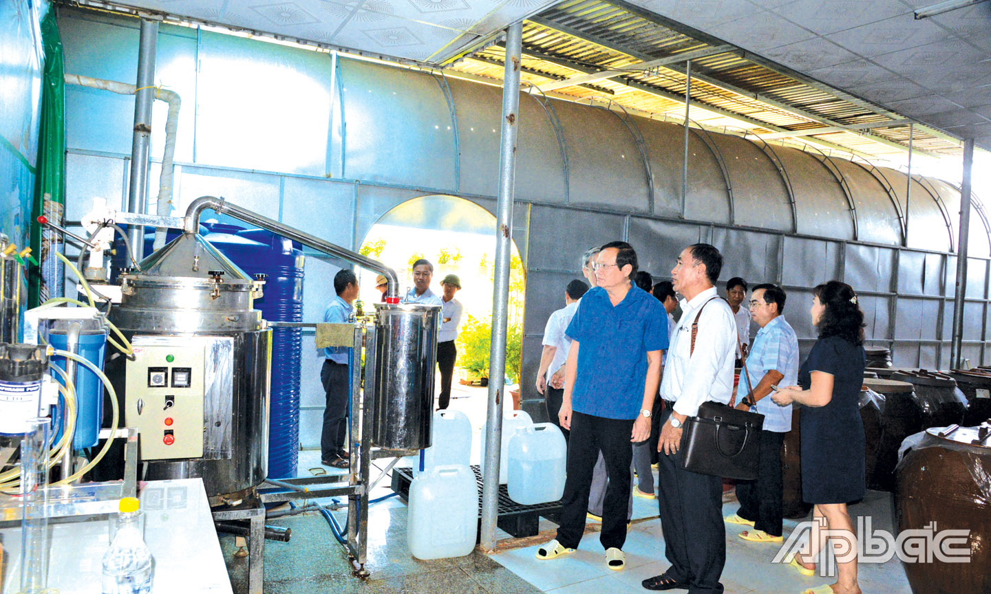 Đoàn giám sát HĐND tỉnh Tiền Giang khảo sát quy trình sản xuất các sản phẩm OCOP tại Công ty TNHH Đông trùng  hạ thảo Thiên Ân. 