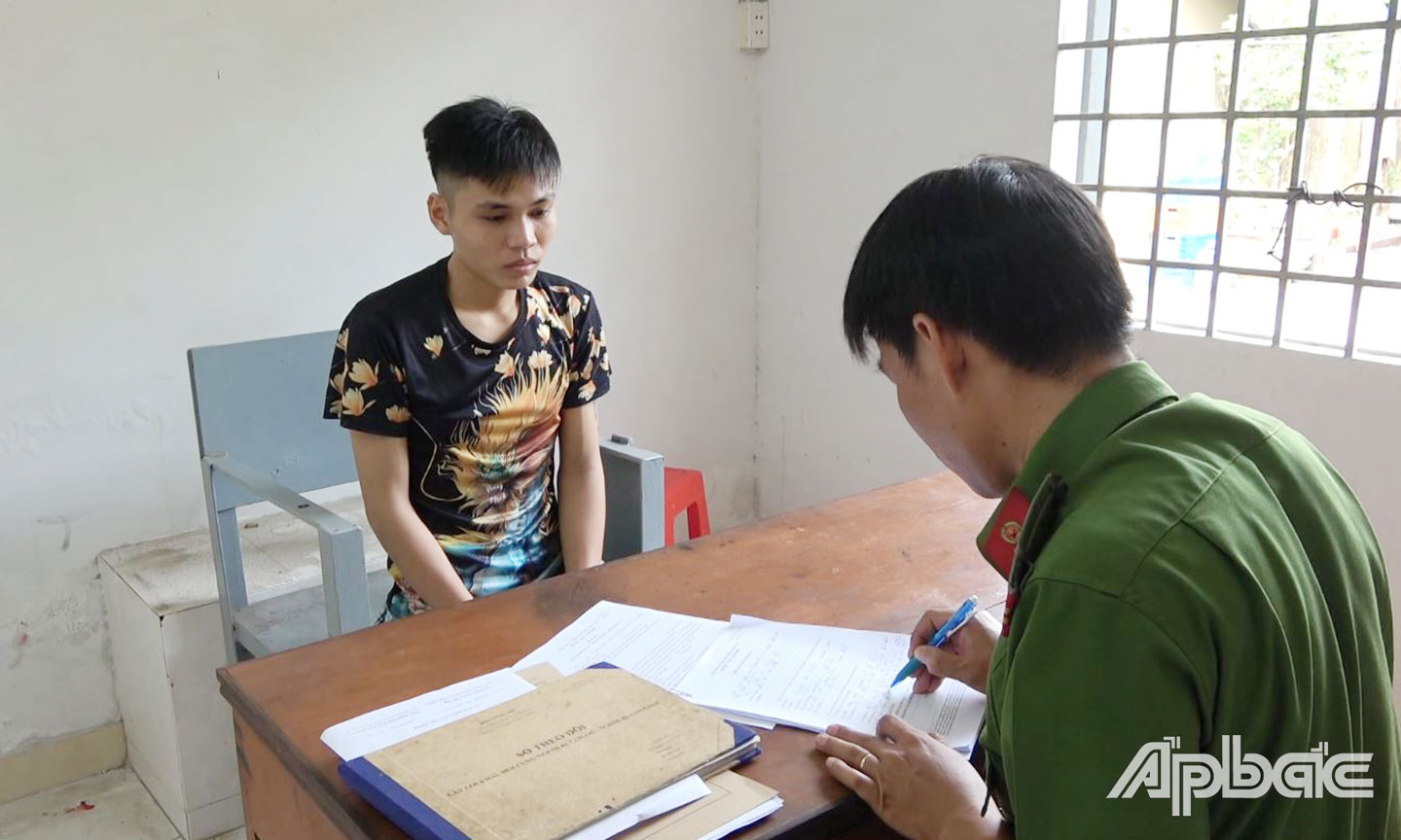 Đối tượng Nguyễn Bảo Quốc tại cơ quan điều tra.          	                                                                             Ảnh: Lê Hoài