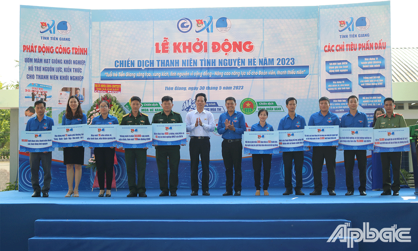 Ban Chỉ đạo Chiến dịch Thanh niên tình nguyện hè tỉnh Tiền Giang giao nhiệm vụ thực hiện 10 chỉ tiêu Chiến dịch, cho các đơn vị huyện, thành, thị đoàn và đoàn trực thuộc. 