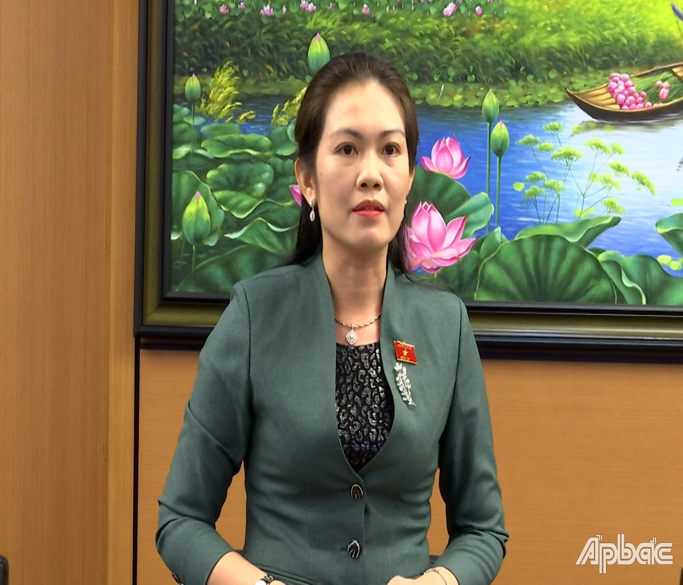Đại biểu Nguyễn Thị Uyên Trang phát biểu tại buổi thảo luận tổ