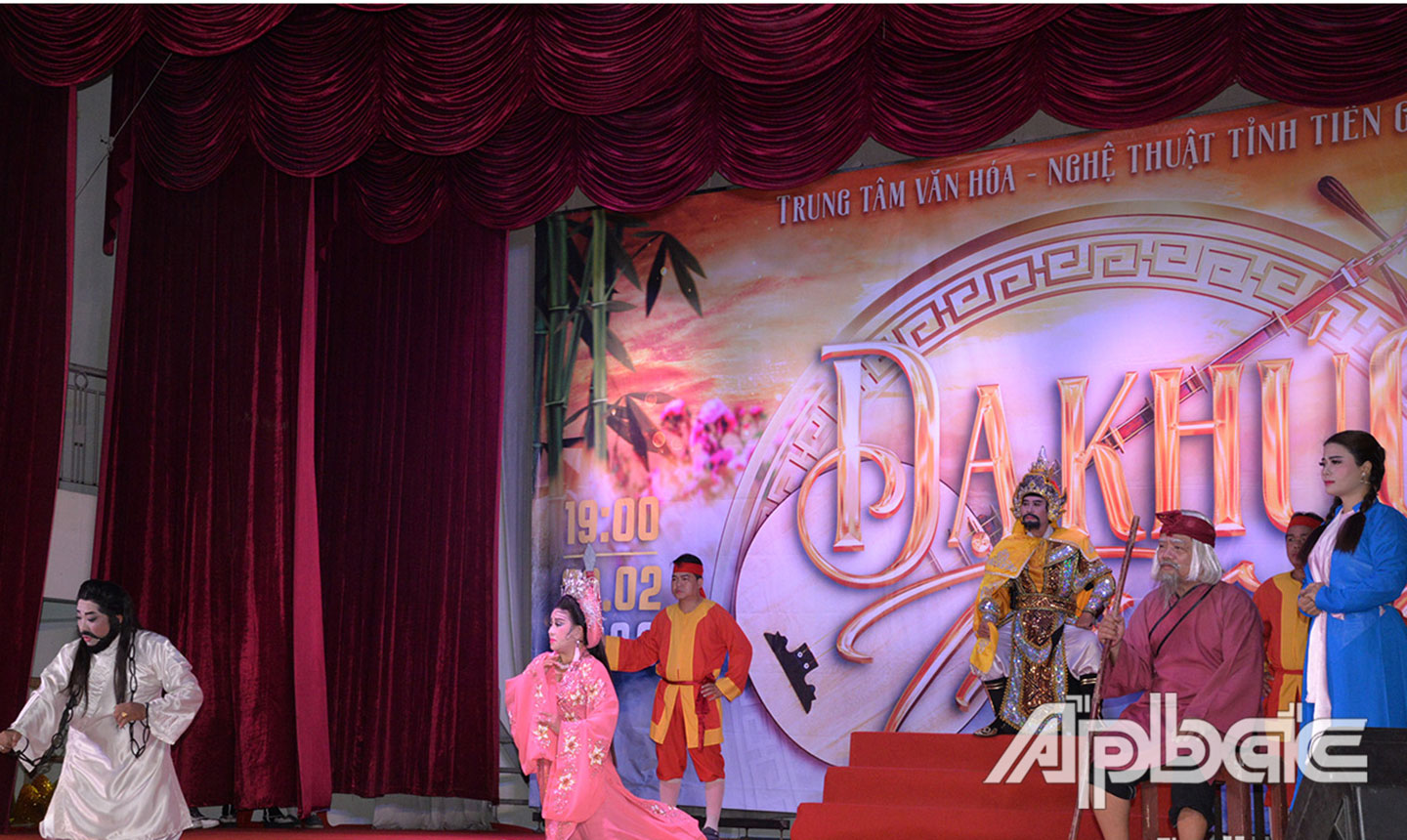 Biển diễn chương trình “ Dạ khúc tri âm” tại Rạp hát Thầy Năm Tú (TP. Mỹ Tho).                                                         Ảnh: GIA TUỆ