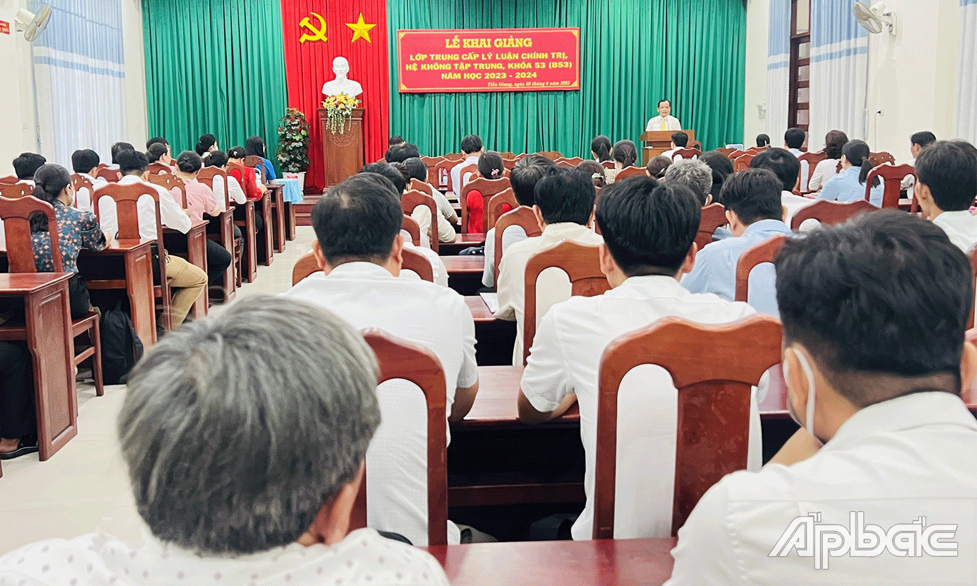 Lễ khai giảng Lớp trung cấp lý luận chính trị hành chính hệ không tập trung khóa B53.