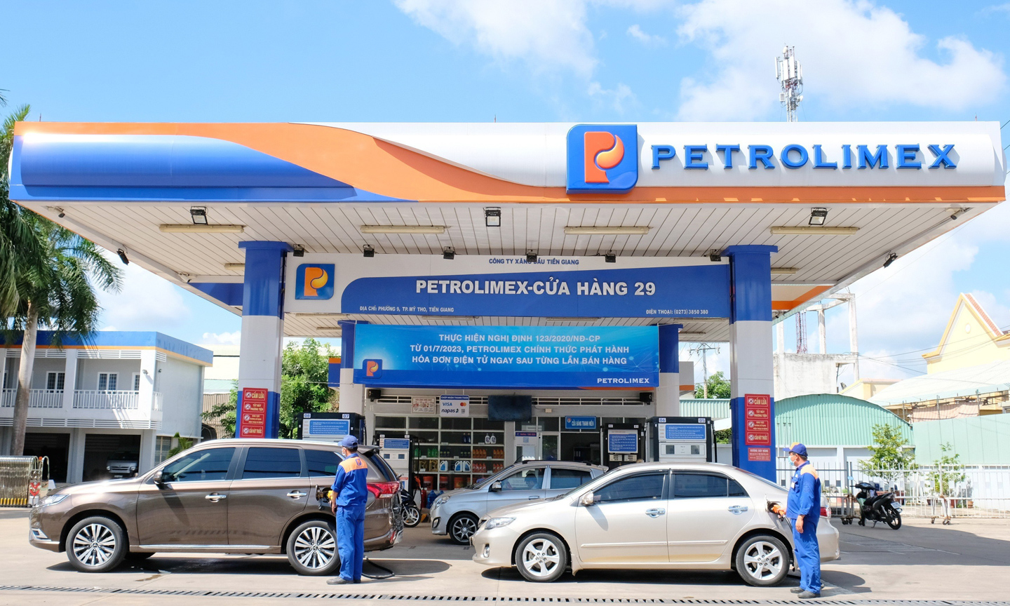 Cửa hàng kinh doanh xăng dầu của petrolimex Tiền Giang.