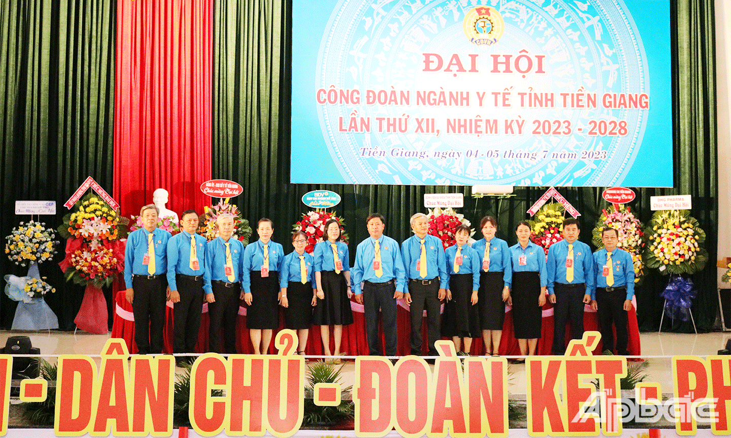 Ban chấp hành Công đoàn ngành Y tế tỉnh Tiền Giang lần thứ XII nhiệm kỳ 2023-2028 ra mắt Đại hội