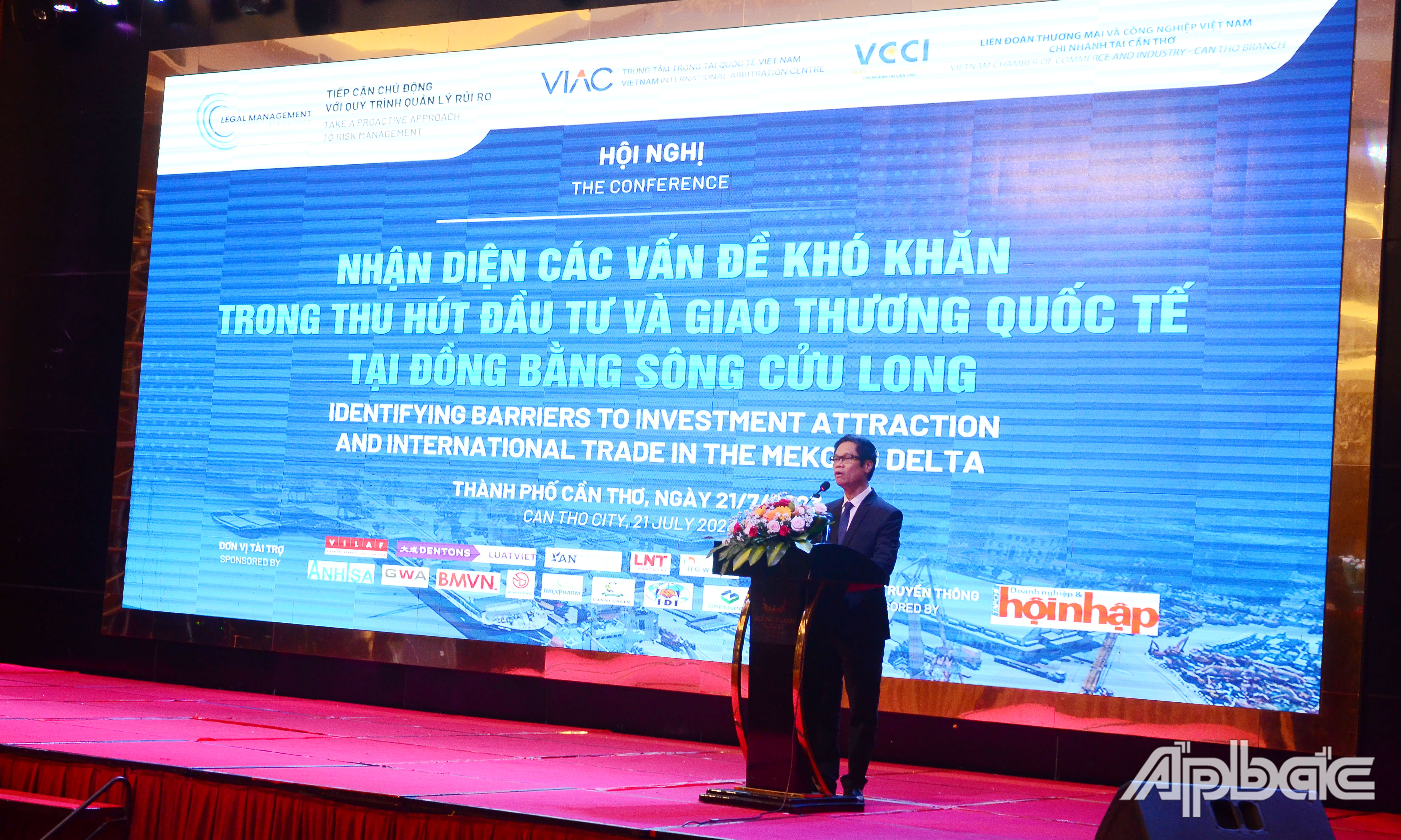 Tiến sĩ Vũ Tiến Lộc phát biểu khai mạc hội nghị.
