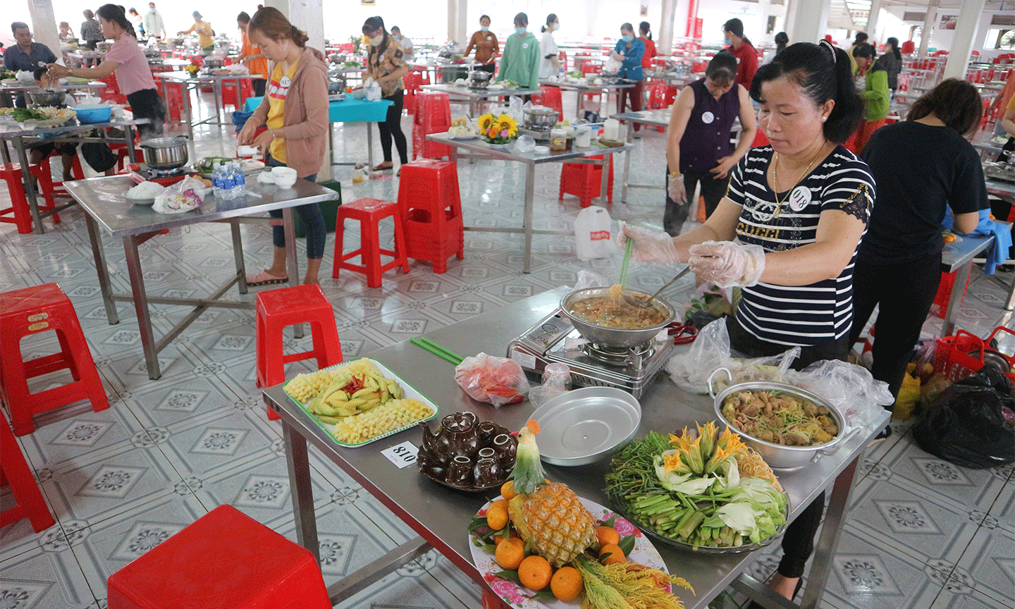 CĐCS Công ty Dụ Đức tổ chức cho đoàn viên, CNLĐ tham gia thi nấu ăn chào mừng Ngày Quốc tế Phụ nữ Việt Nam