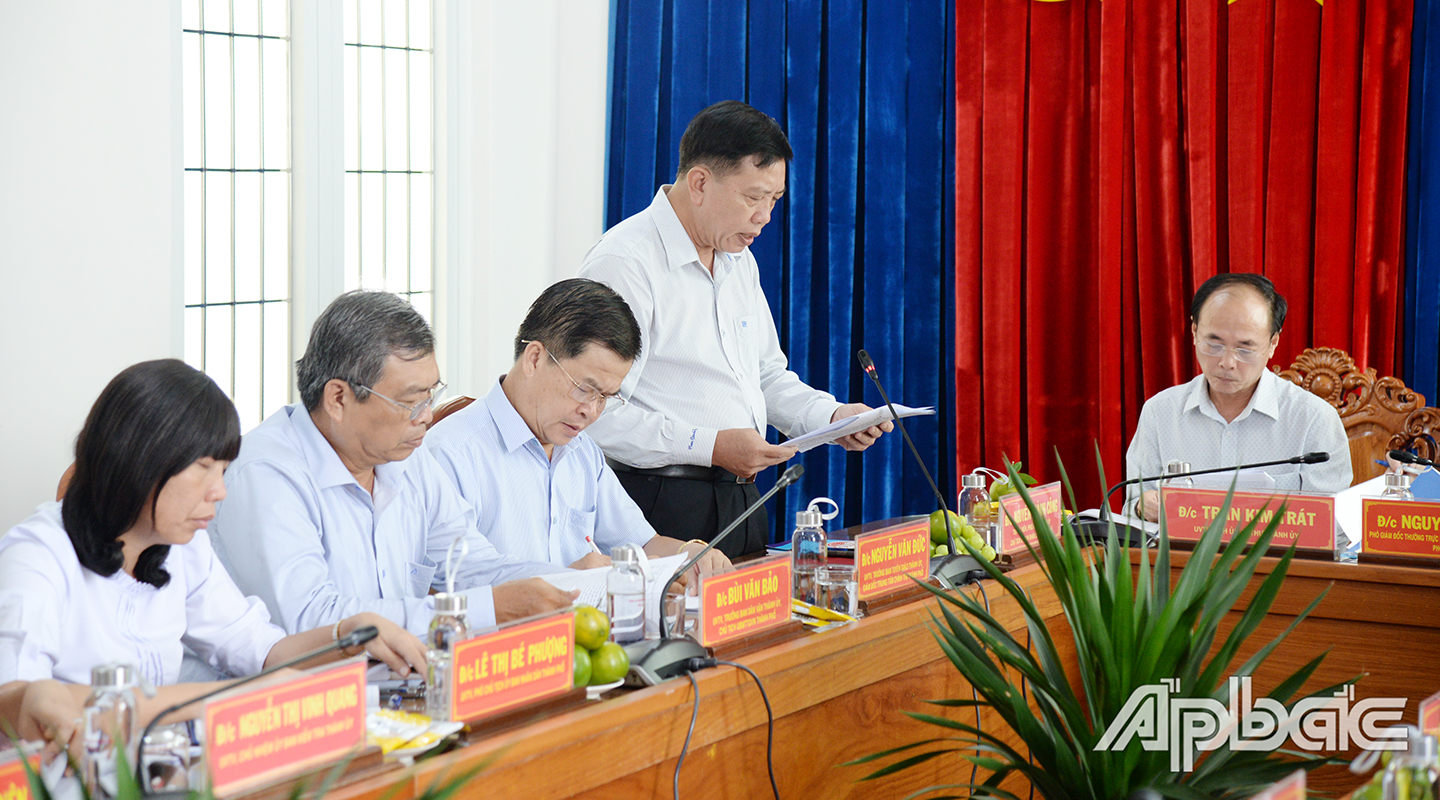 Đồng chí Nguyễn Thành Công, Phó Bí thư Thành ủy, Chủ tịch UBND TP. Mỹ Tho báo cáo kết quả thực hiện công tác cán bộ của thành phố từ năm 2018 đến nay
