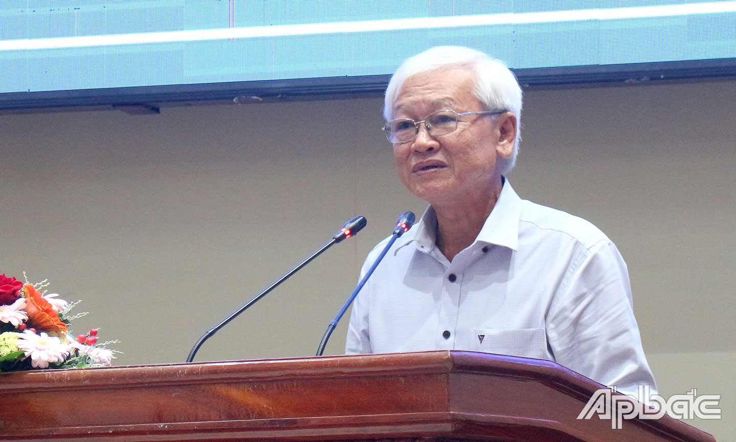 Lãnh đạo cấp huyện phát biểu ý kiến tại hội nghị.