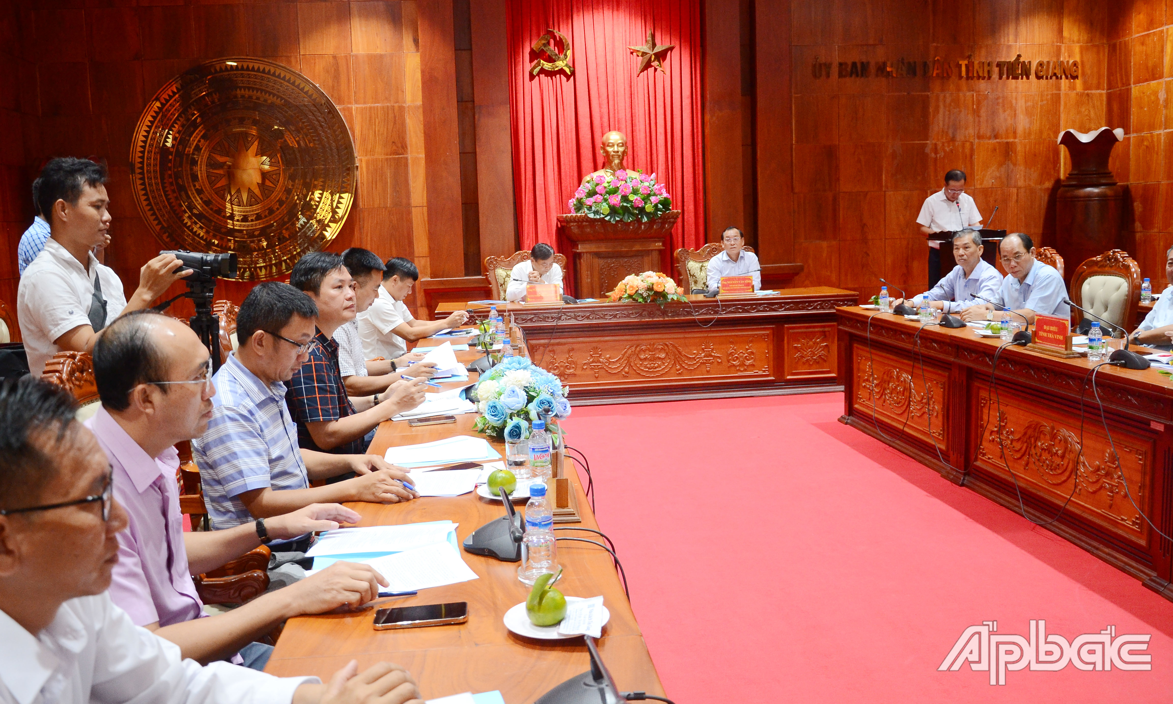 Quang cảnh buổi làm việc.