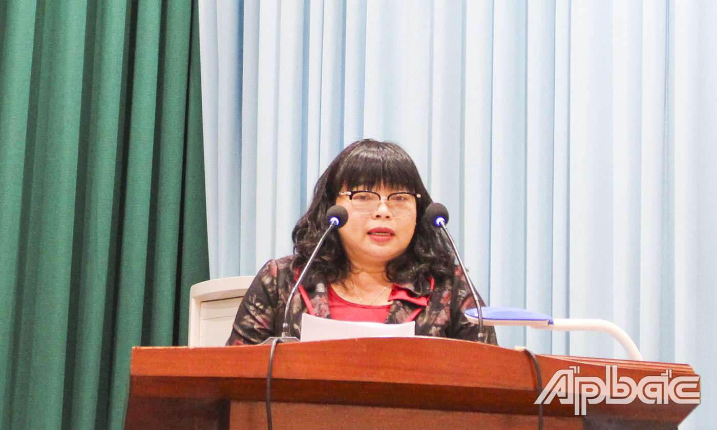 Bí thư Đảng ủy Khối Thái Ngọc Bảo Trâm phát biểu tại hội nghị.