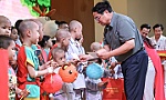 Thủ tướng vui Tết Trung Thu cùng các bệnh nhi Viện Huyết học - Truyền máu Trung ương