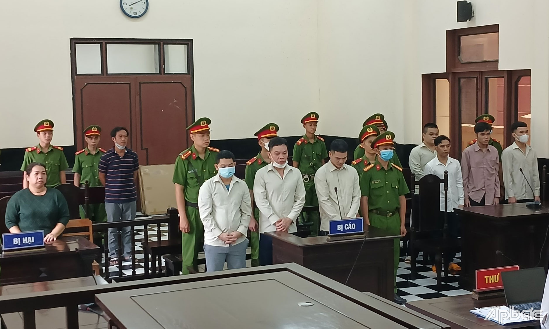 Các bị cáo tại phiên tòa.