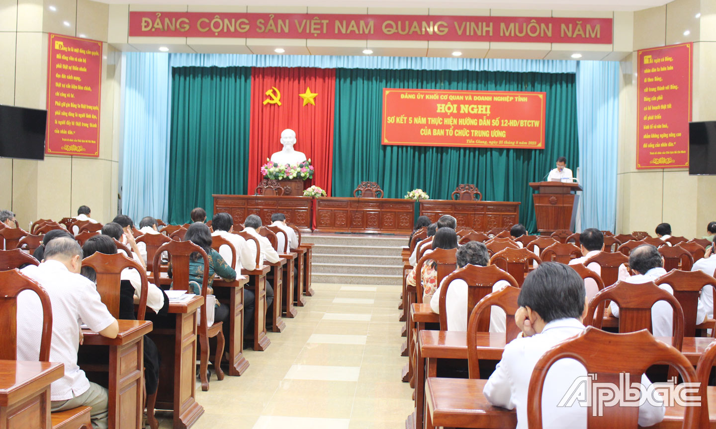 Quang cảnh Hội nghị sơ kết 5 năm thực hiện Hướng dẫn 12 của Ban Tổ chức Trung ương do Đảng ủy Khối tổ chức.