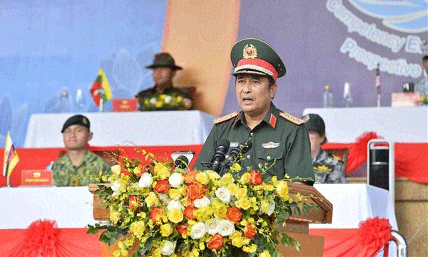 Sen. Lieut. Gen. Phung Si Tan, Deputy Chief of the General Staff of the Vietnam People’s Army speaks at the event. (Photo: VNA)