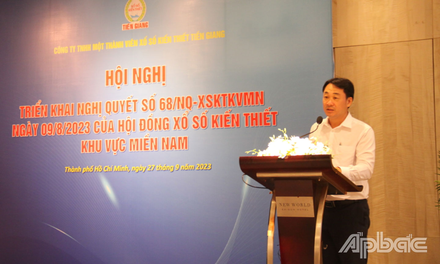 Ông Trần Văn Giang, Phó Giám đốc công ty triển khai một số nội dung liên quan đến việc chấn chỉnh, ổn định thị trường số kiến thiết theo quy định của pháp luật về kinh doanh vé số kiến thiết truyền thống.