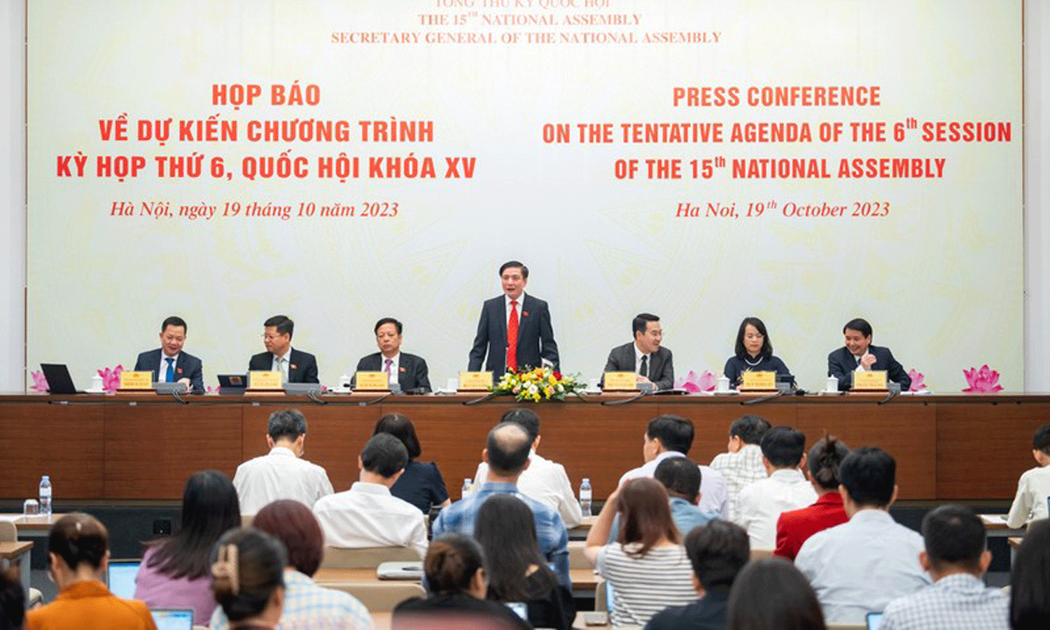 National Assembly (NA) General Secretary and Chairman of the NA Office Bui Van Cuong speaks at the event (Photo: quochoi.vn) .