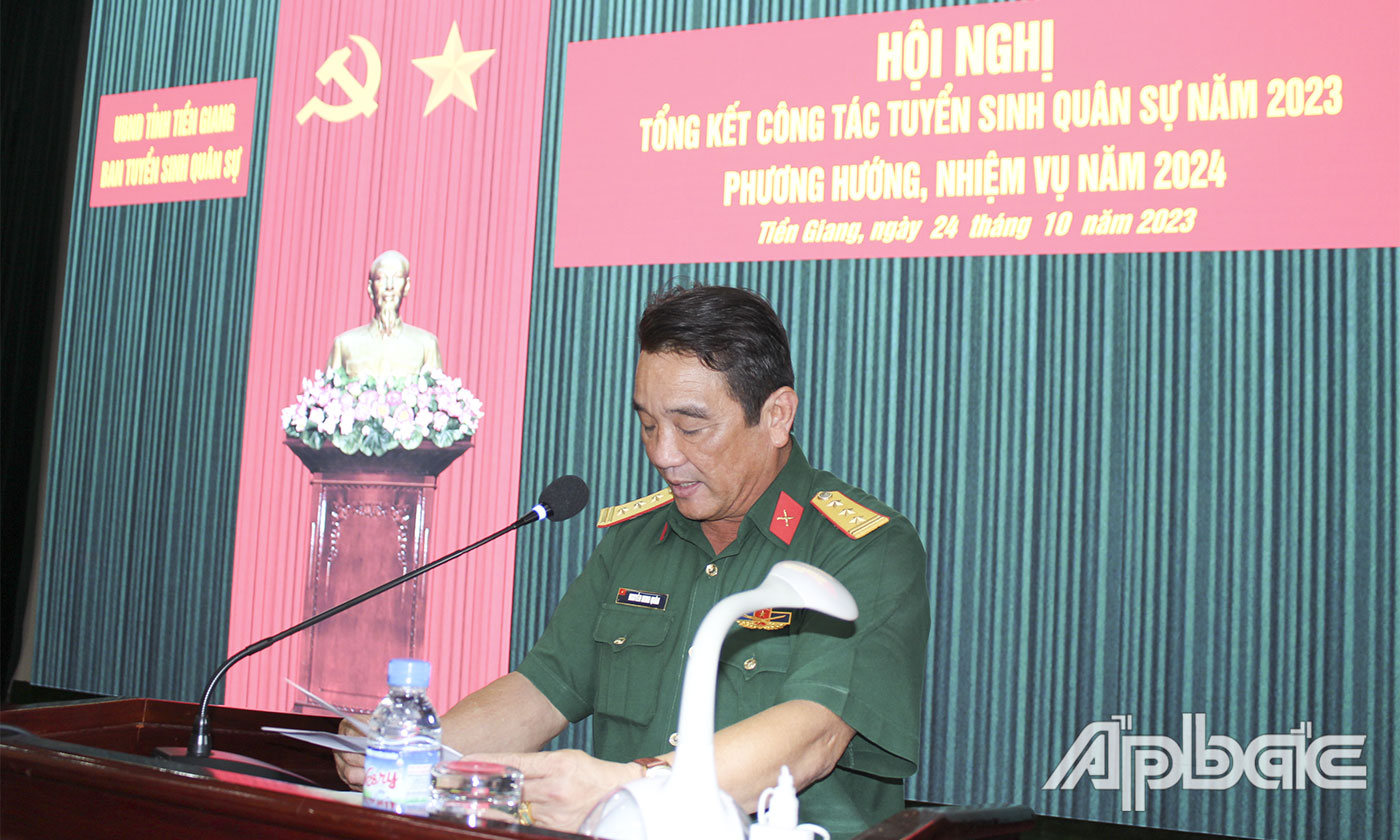 Các đại biểu phát biểu tham luận tại hội nghị. 