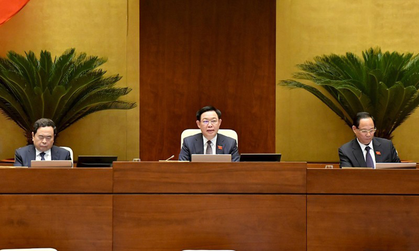 ABO/NDO- The 15th National Assembly (NA) on October 24 approved a list of 44 persons subject to the vote of confidence at its ongoing sixth session in Hanoi.