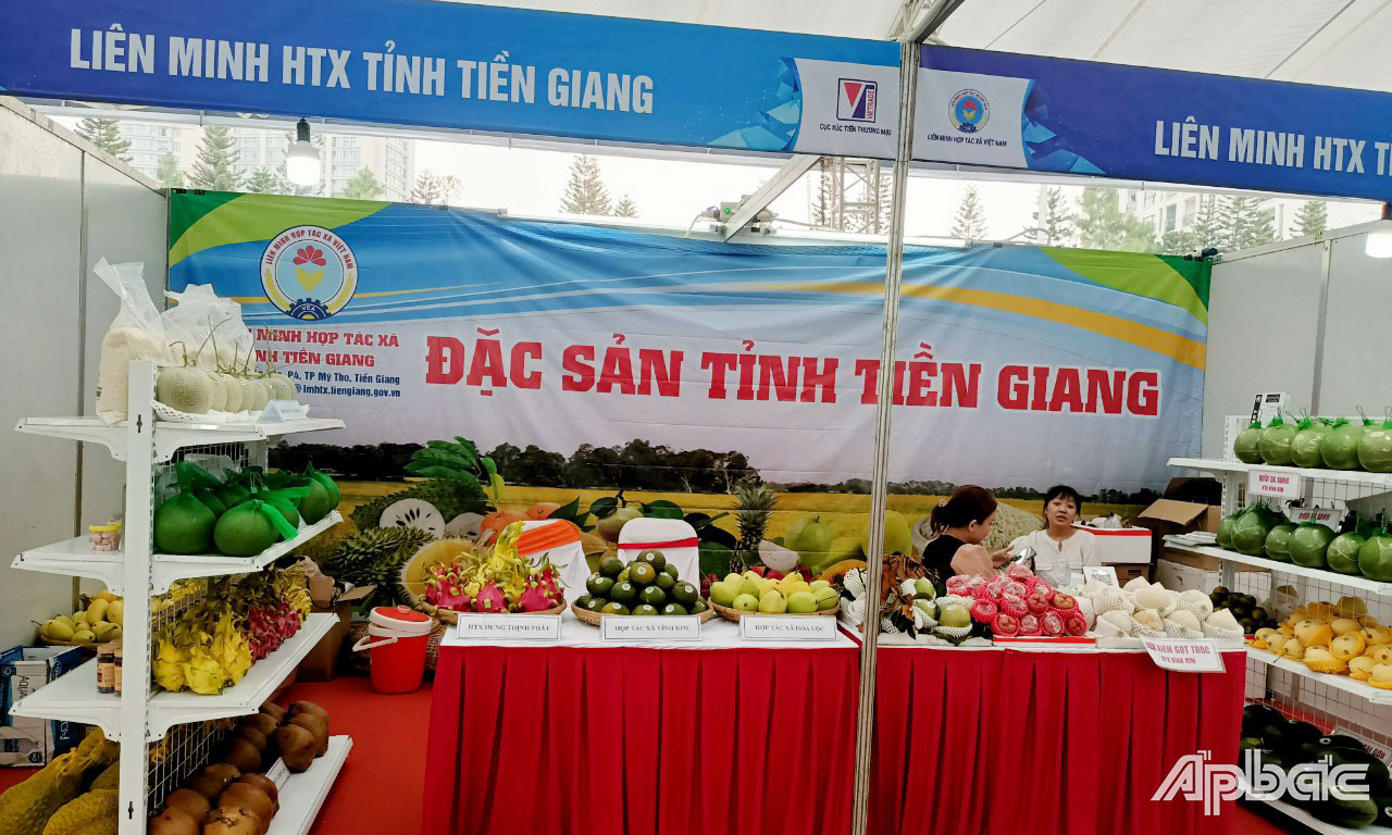 Gian hàng đặc sản Tiền Giang trưng bày tại hội chợ.