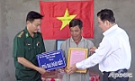 Trao 2 căn nhà đại đoàn kết tại huyện Tân Phú Đông