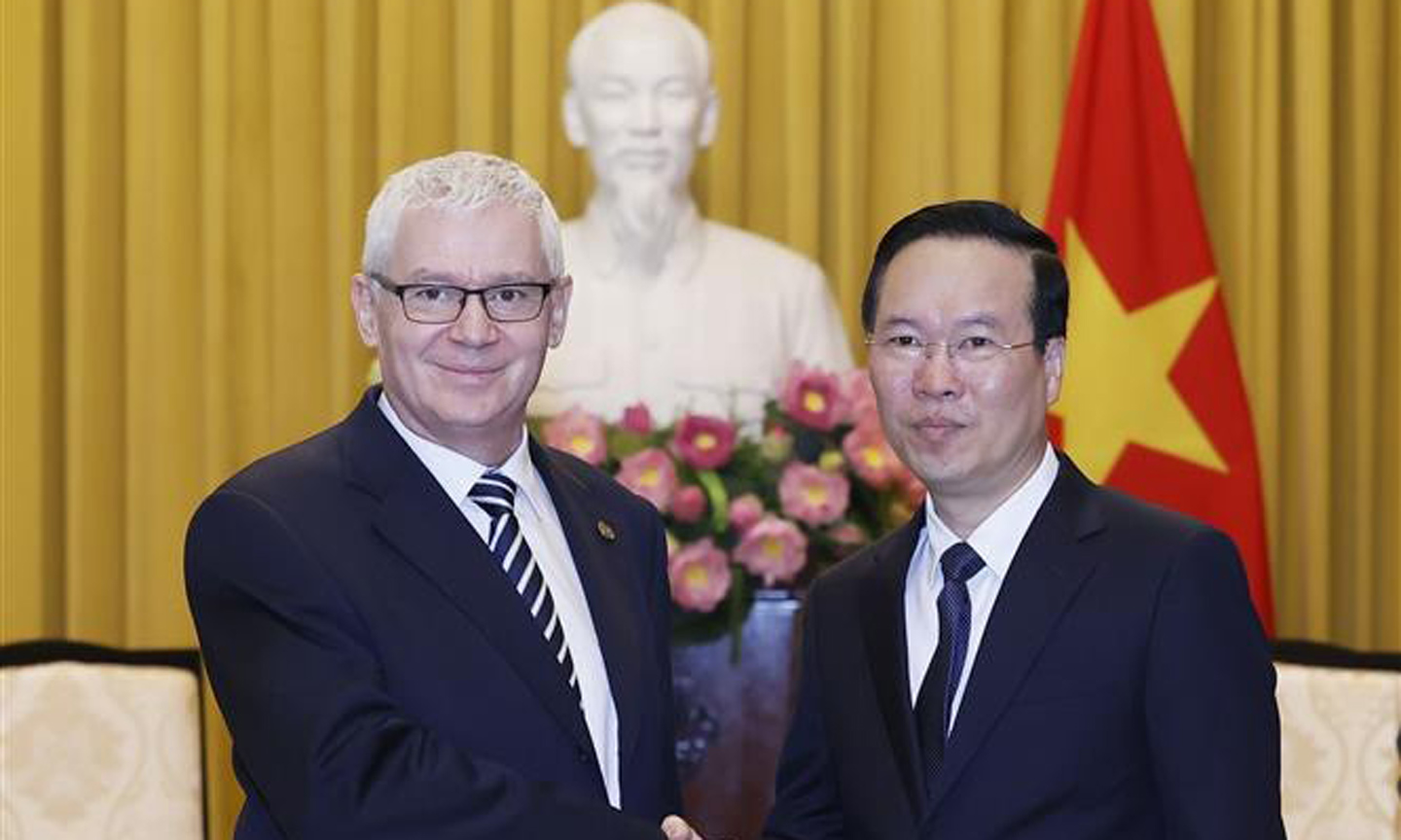 President receives Hungarian Prosecutor General.