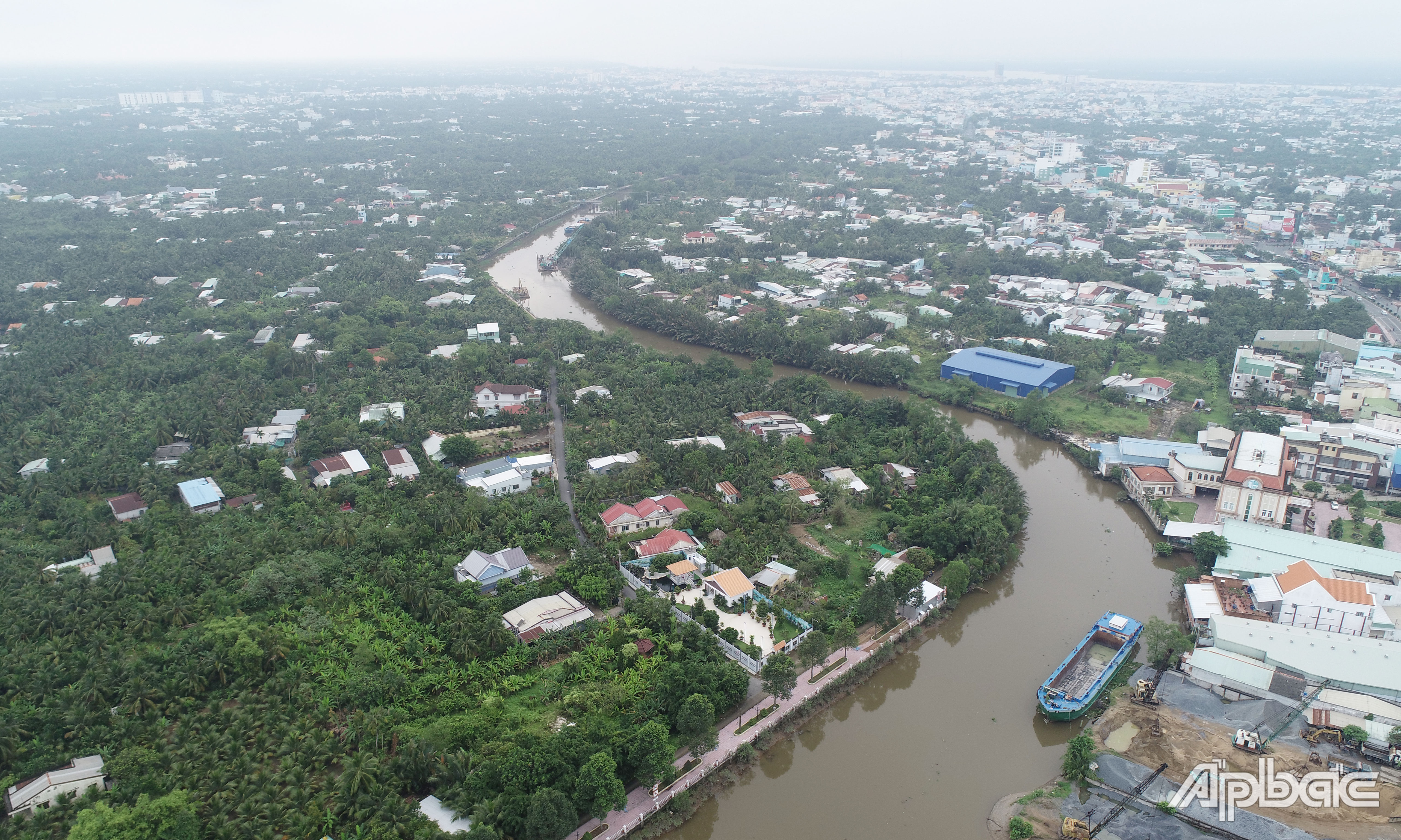 Triển khai thi công 2 gói thầu đầu tuyến.