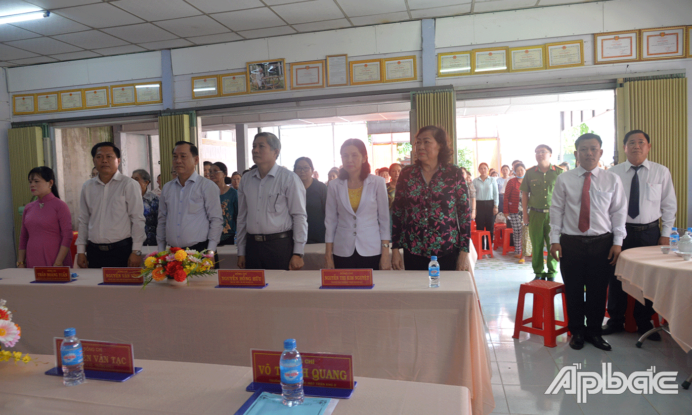 Đại biểu tham dự Ngày hội Đại đoàn kết tại Khu II, Thị trấn Chợ Gạo.