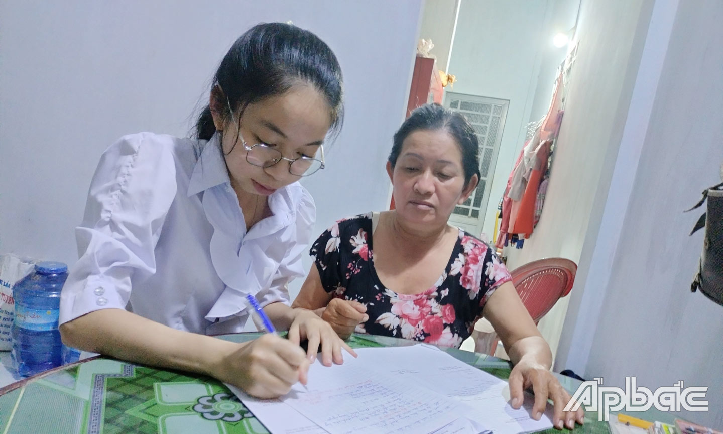 Ánh Ngọc và mẹ. 
