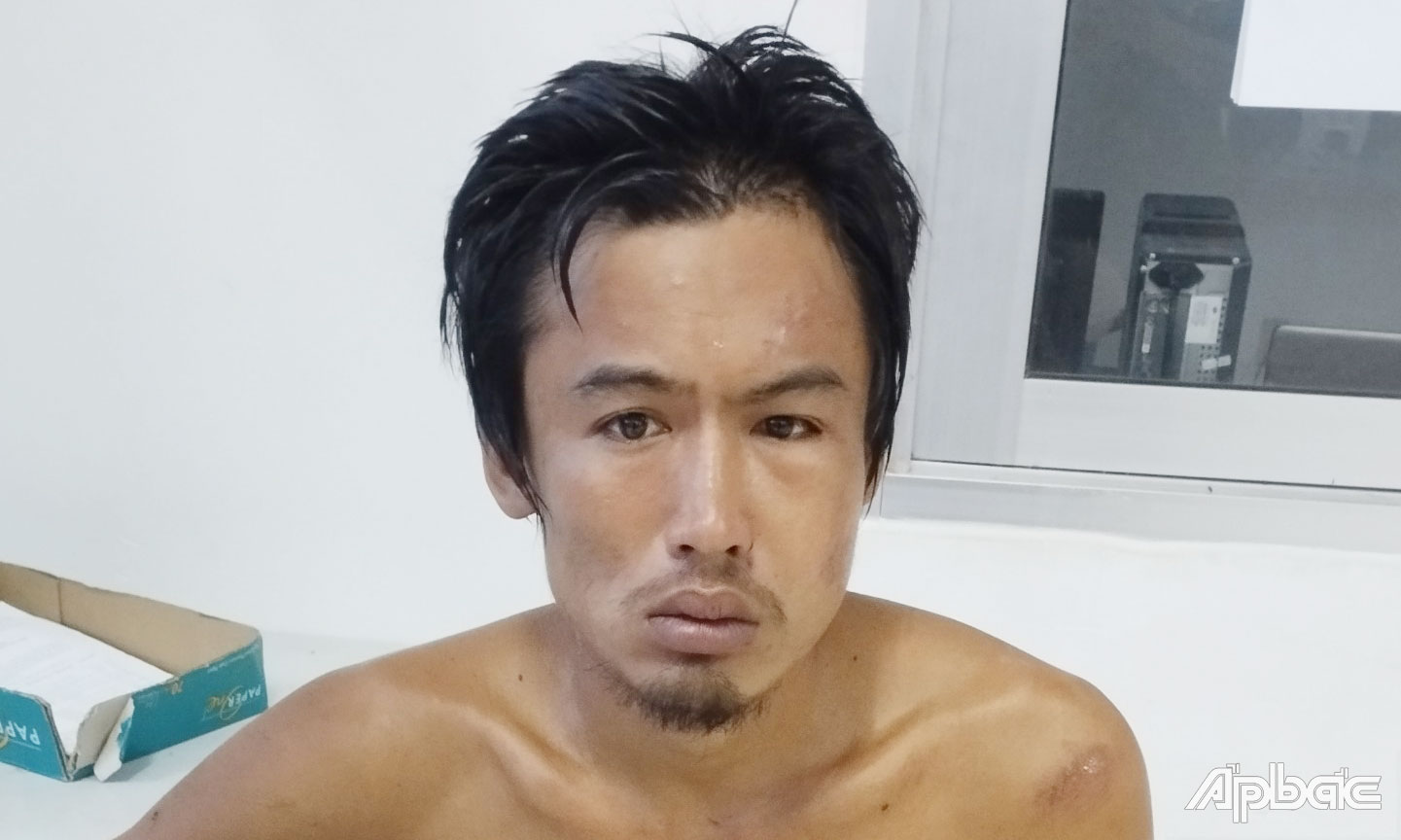 Hữu bị bắt giữ.