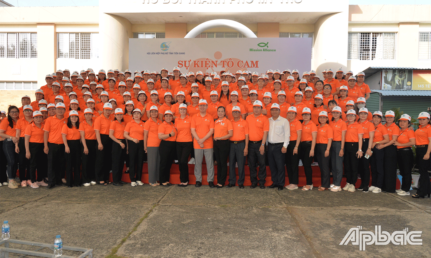 Chụp ảnh lưu niệm.