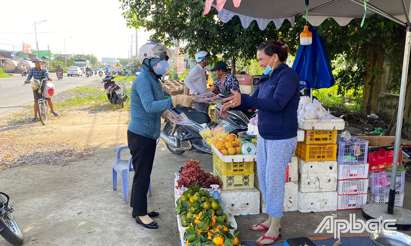 Tuyên truyển vận động người dân.