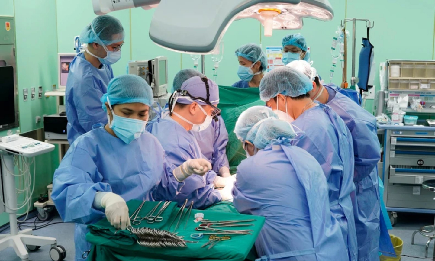 Bệnh viện Đại học Y dược Thành phố Hồ Chí Minh đã hợp tác với các chuyên gia để thực hiện thường quy phẫu thuật ghép gan trẻ em tại bệnh viện.