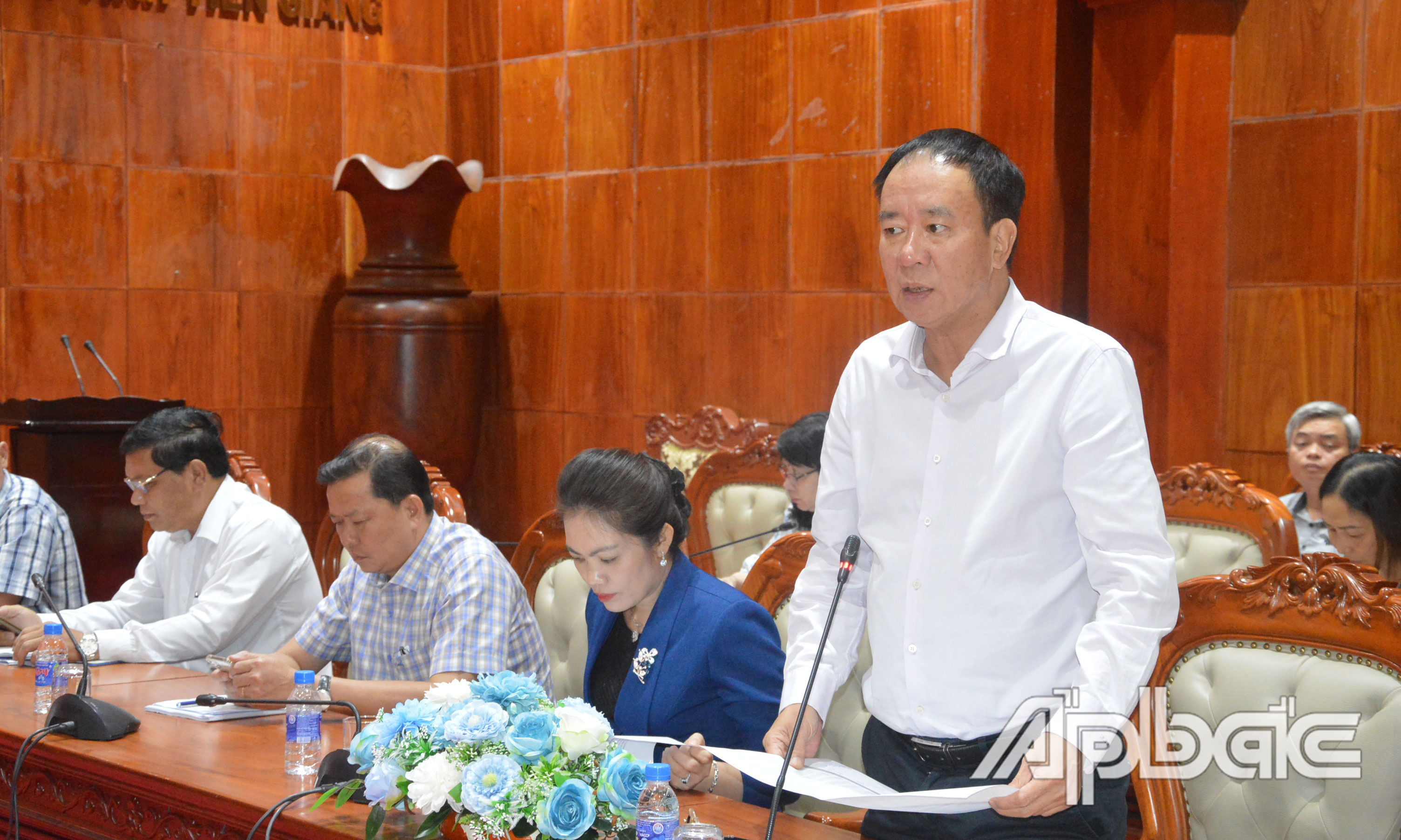 Cục trưởng Cục Thuế tỉnh Tiền Giang Nguyễn Năng Hoàn phát biểu về tình hình thu ngân sách nhà nước.