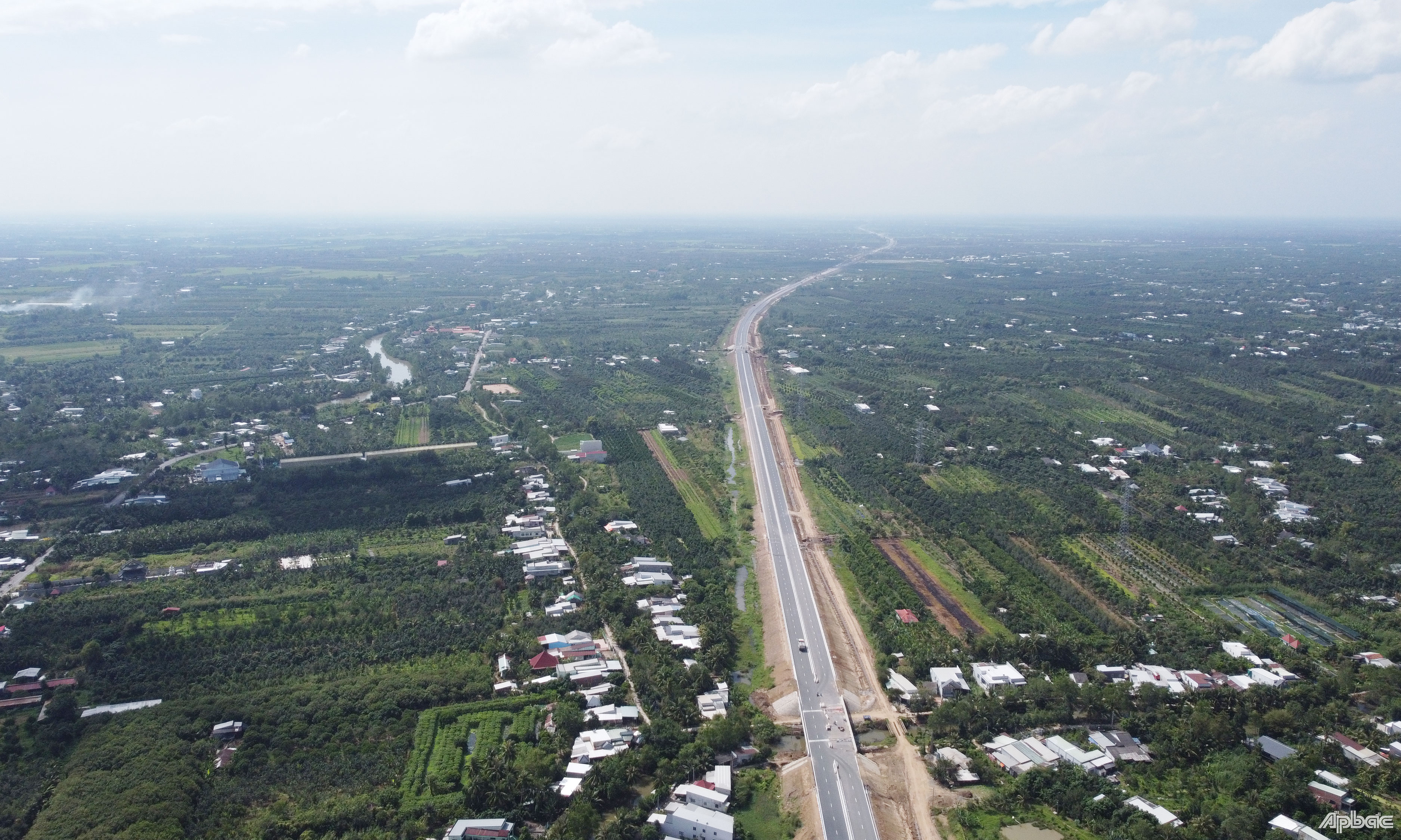 Sau gần 3 năm thi công, tuyến cao tốc Mỹ Thuận - Cần Thơ sẽ chính thức đưa vào sử dụng trong tháng 12-2023.