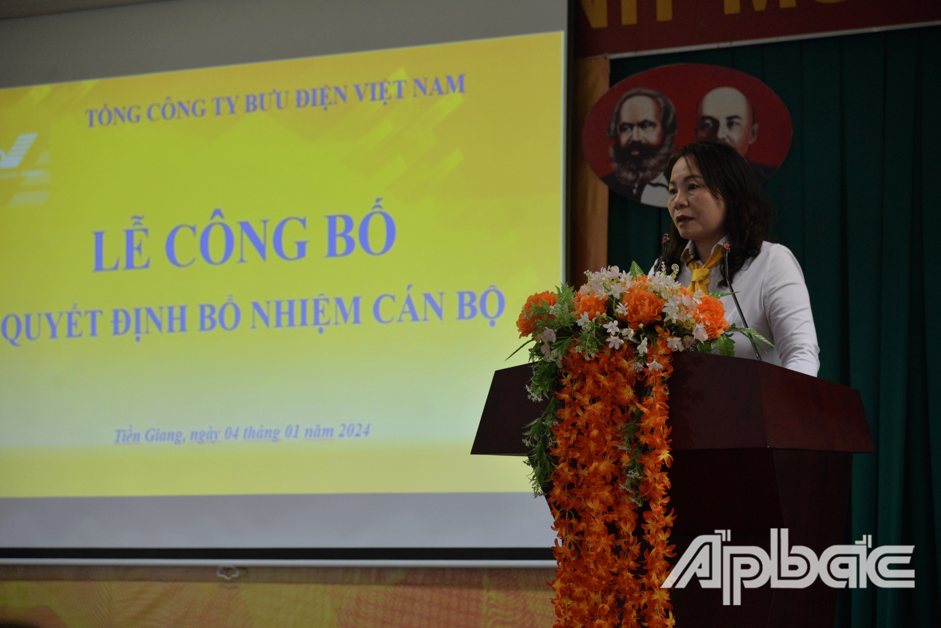 Tân Phó giám đốc Bưu điện tỉnh Tiền Giang phát biểu hứa hẹn.
