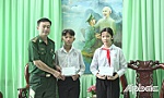 Tiền Giang: Tặng quà tết cho con nuôi Đồn Biên phòng